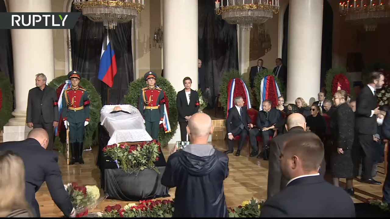 గోర్భ‌చోవ్‌కు తుది వీడ్కోలు.. భారీగా జ‌ననివాళి