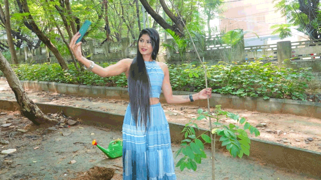 Green India Challenge | మొక్కలు నాటిన నేహా చౌదరి