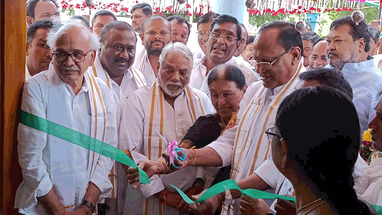 జైపాల్ రెడ్డి స్మారక గ్రంథాలయాన్ని ప్రారంభించిన మండలి చైర్మన్‌ గుత్తా