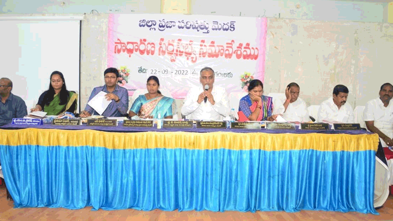 మెదక్‌కు ర్యాక్ పాయింట్ రావడంతో ఎరువుల కొరత తప్పింది : మంత్రి హరీశ్‌ రావు