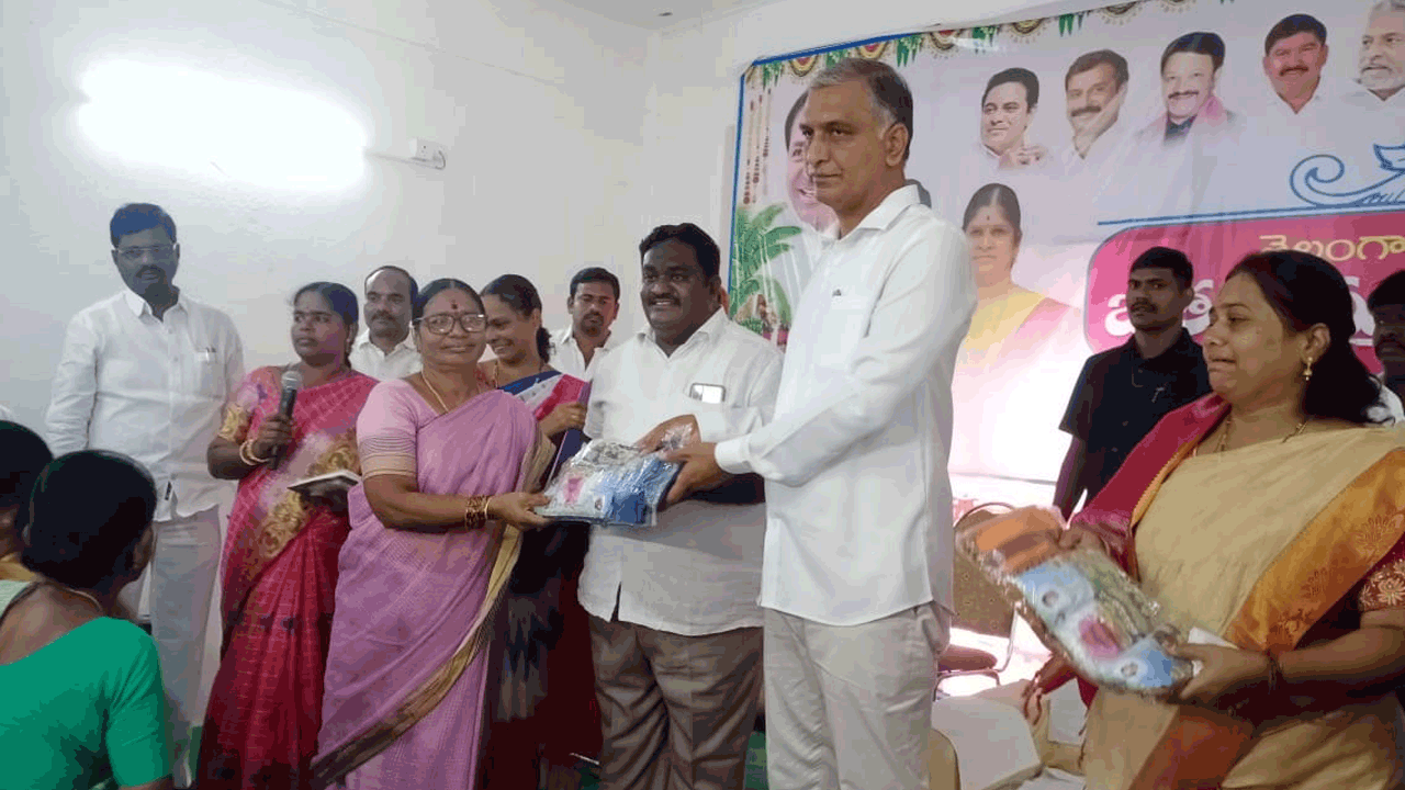 త్వరలోనే బీ ఫార్మసీ కాలేజీని అందుబాటులోకి తీసుకొస్తాం : మంత్రి హరీశ్‌ రావు