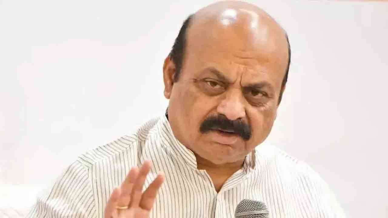 కర్ణాటక సీఎం ఉలికిపాటు