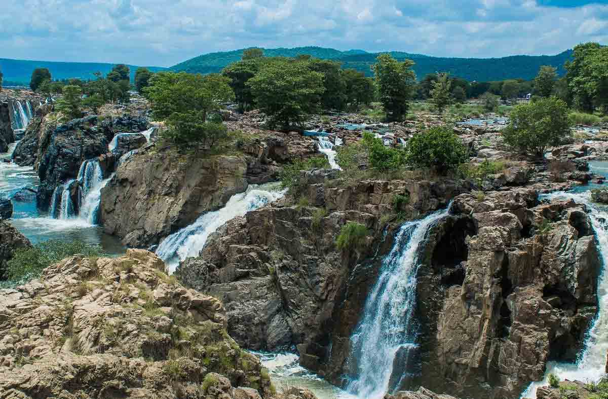 Best Tourist Place | ప్రకృతి ఒడిలో పరవశింపజేసే.. హొగెనక్కల్ ఫాల్స్‌