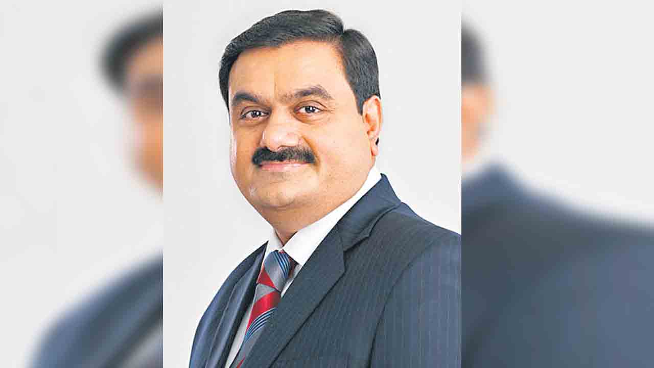 మూడు గిగా ఫ్యాక్టరీలు నిర్మిస్తాం: అదానీ
