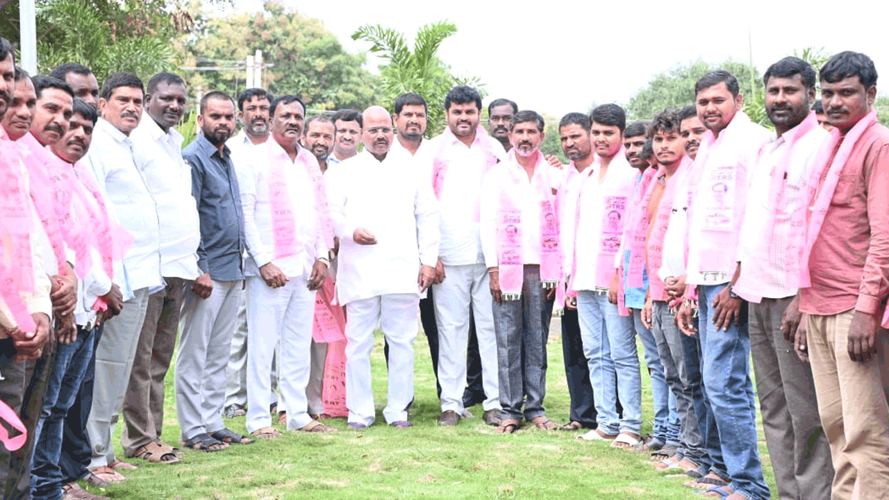 తెలంగాణలో ప్రతిపక్షపార్టీలకు స్థానంలేదు : ఎమ్మెల్యే మంచిరెడ్డి