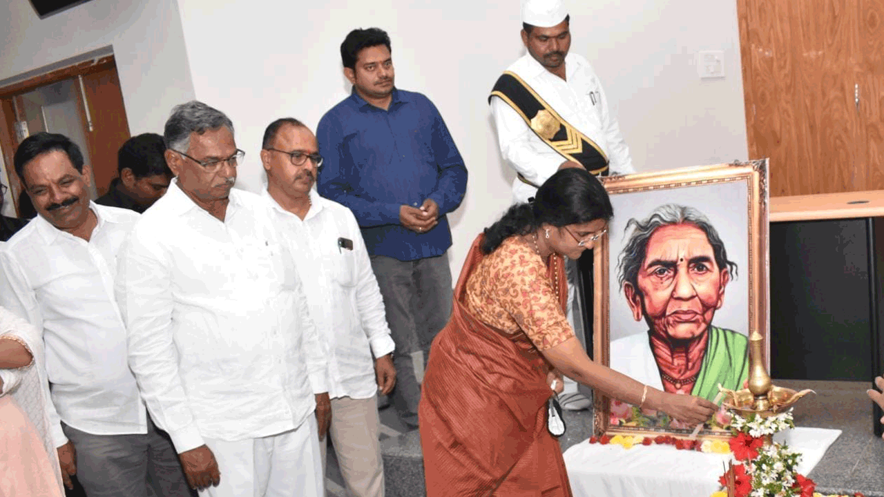 వీరనారి చాకలి ఐలమ్మ పోరాటం స్ఫూర్తిదాయకం : కలెక్టర్ ఎస్. సంగీత