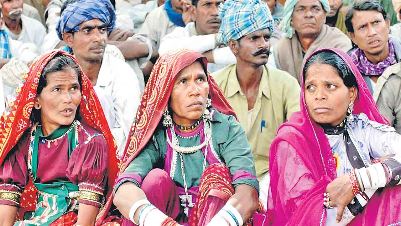మానవాభివృద్ధిలో మరింత దిగువకు..
