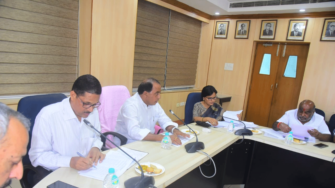 అట‌వీ అనుమ‌తుల‌పై ఢిల్లీ వెళ్లి చ‌ర్చిద్దాం: మంత్రి ఇంద్రకరణ్‌ రెడ్డి