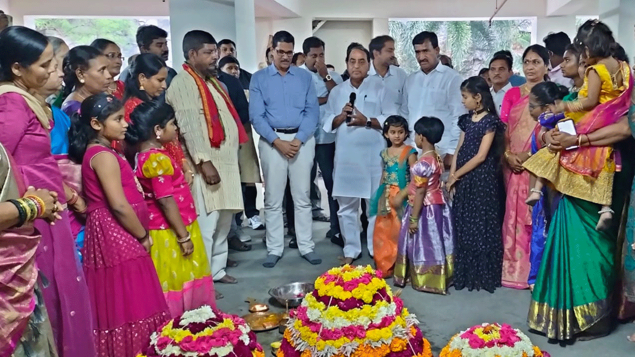 అర‌ణ్య భ‌వ‌న్‌లో ఘ‌నంగా బ‌తుక‌మ్మ సంబ‌రాలు