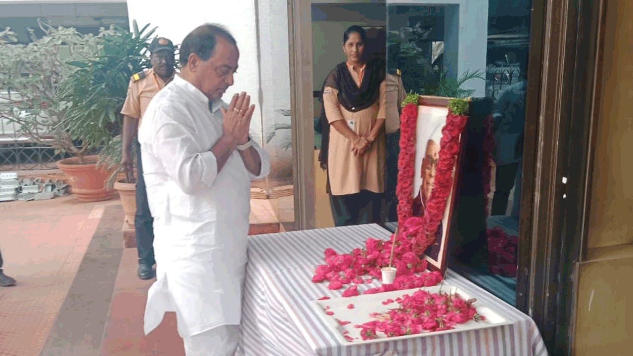 కొండా లక్ష్మణ్‌ బాపూజీకి నివాళులర్పించిన మంత్రి ఇంద్రకరణ్‌ రెడ్డి