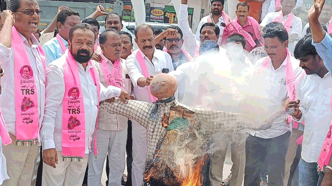 కేంద్ర మంత్రి కిషన్ రెడ్డి దిష్టి బొమ్మ దగ్ధం