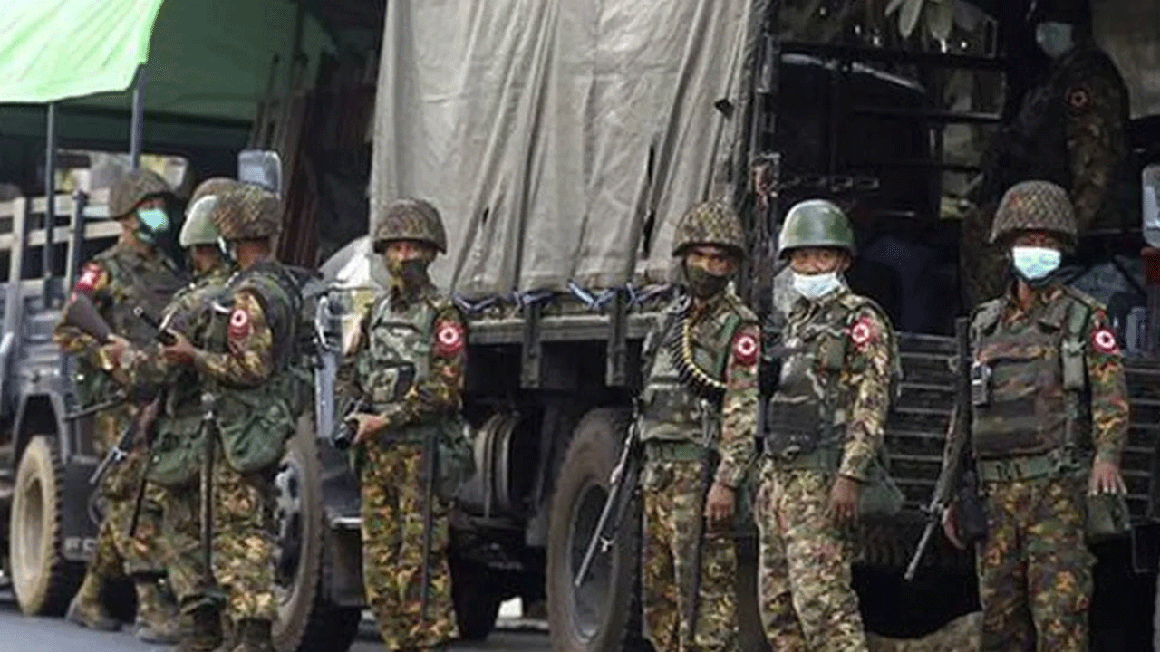 స్కూల్పై ఆర్మీ హెలికాప్టర్ ఫైరింగ్.. ఏడుగురు చిన్నారులు మృతి