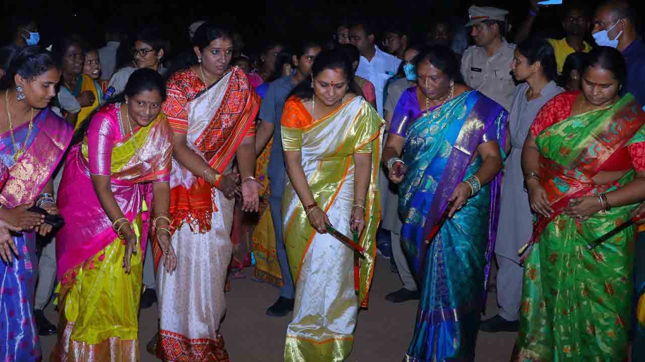 మన సంస్కృతికి ప్రతీక బతుకమ్మ