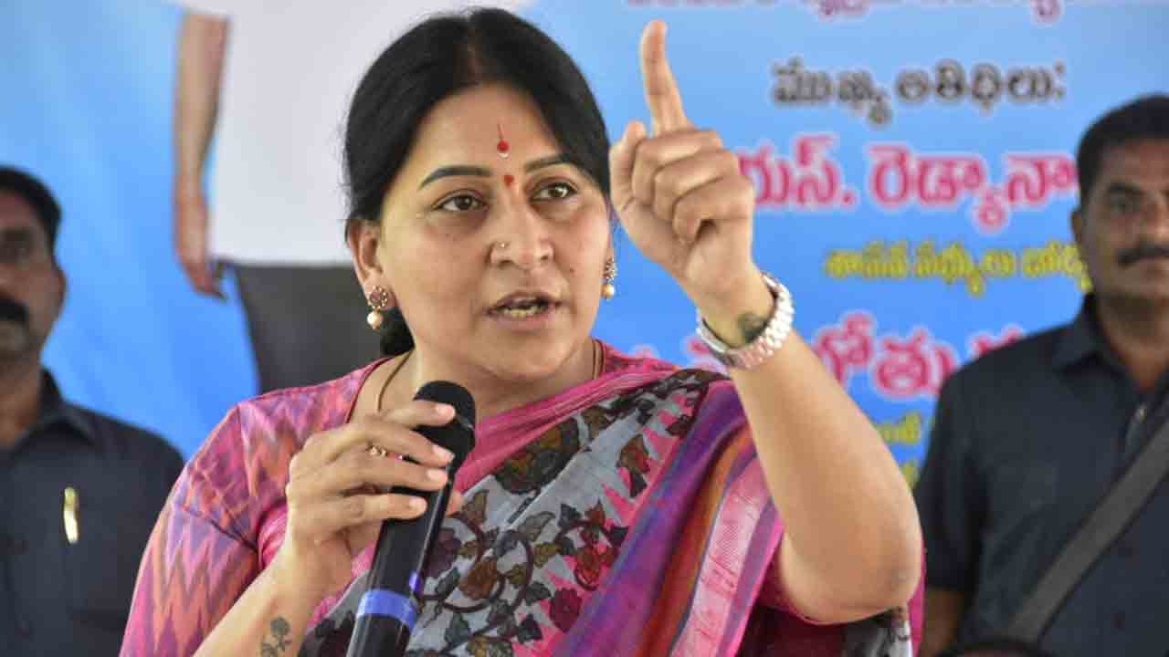 తెలంగాణతో పెట్టుకుంటే కొరివితో తలగోక్కున్నట్లే : ఎంపీ కవిత ఫైర్‌