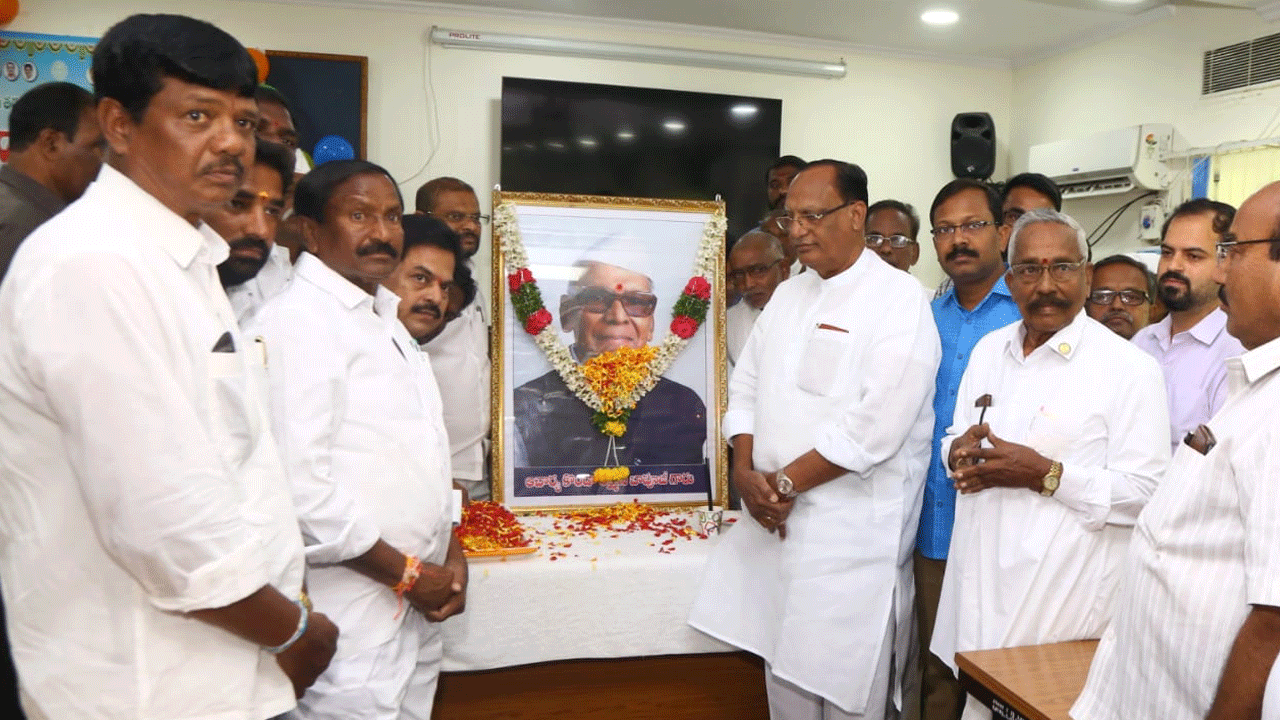 జీవితాంతం ప్రజల కోసం పని చేసిన గొప్ప వ్యక్తి కొండా లక్ష్మణ్ బాపూజీ : మండలి చైర్మన్‌ గుత్తా