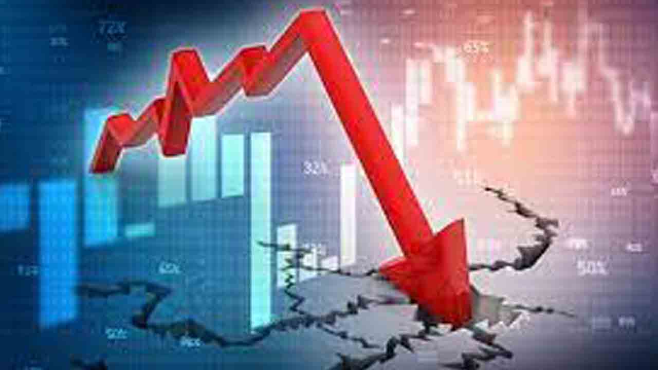 ఆర్థికం అధఃపాతాళానికి..