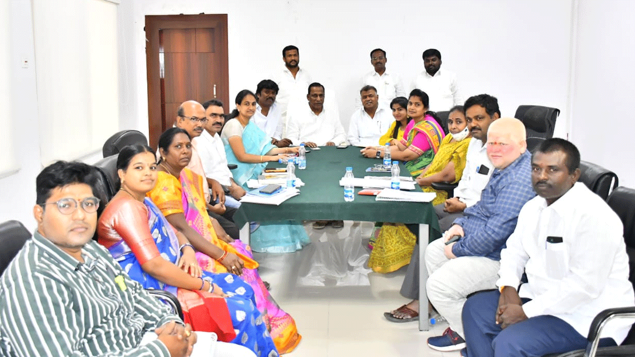 అభివృద్ధి పనులు త్వరితగతిన పూర్తి చేయాలి : మంత్రి మల్లారెడ్డి