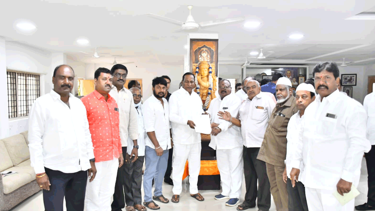 పట్టణాల తరహాలో పల్లెల అభివృద్ధి : మంత్రి మల్లారెడ్డి