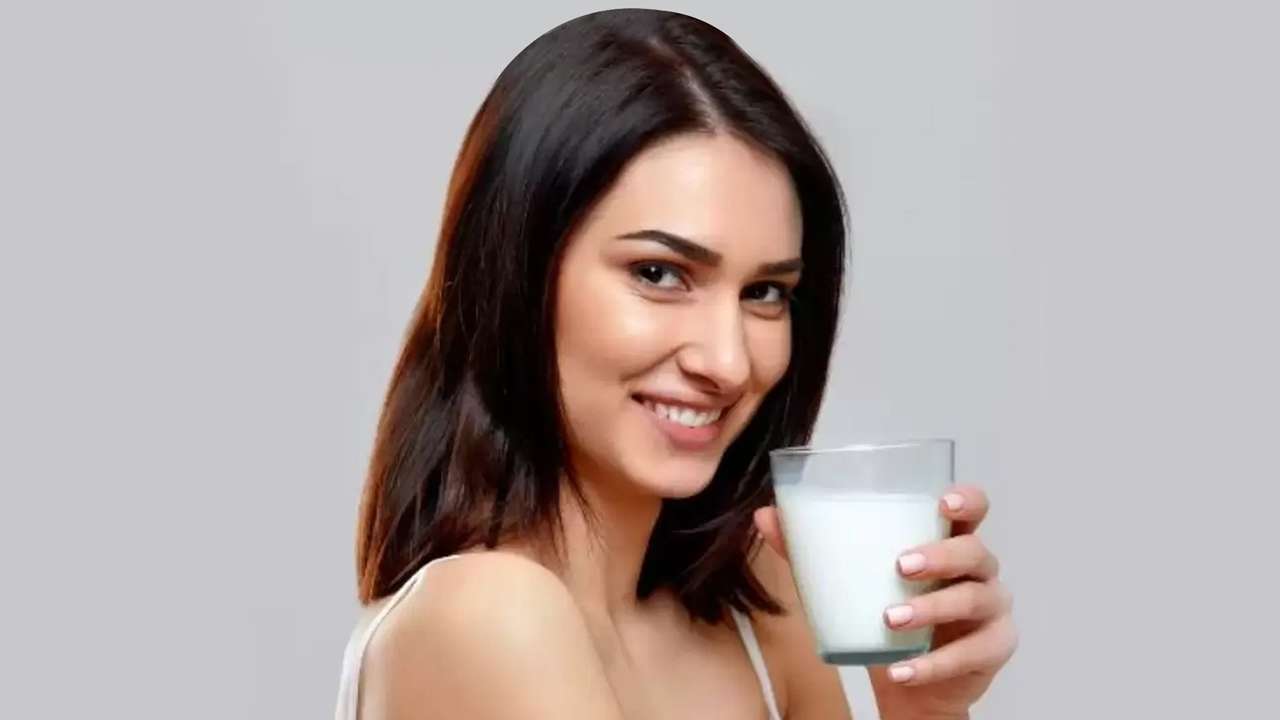 బాదం పాలు, సోయా పాలు, కొబ్బ‌రి పాలు.. ఆవు పాల‌తో పోలిస్తే ఏవి ఎంత మేలు?