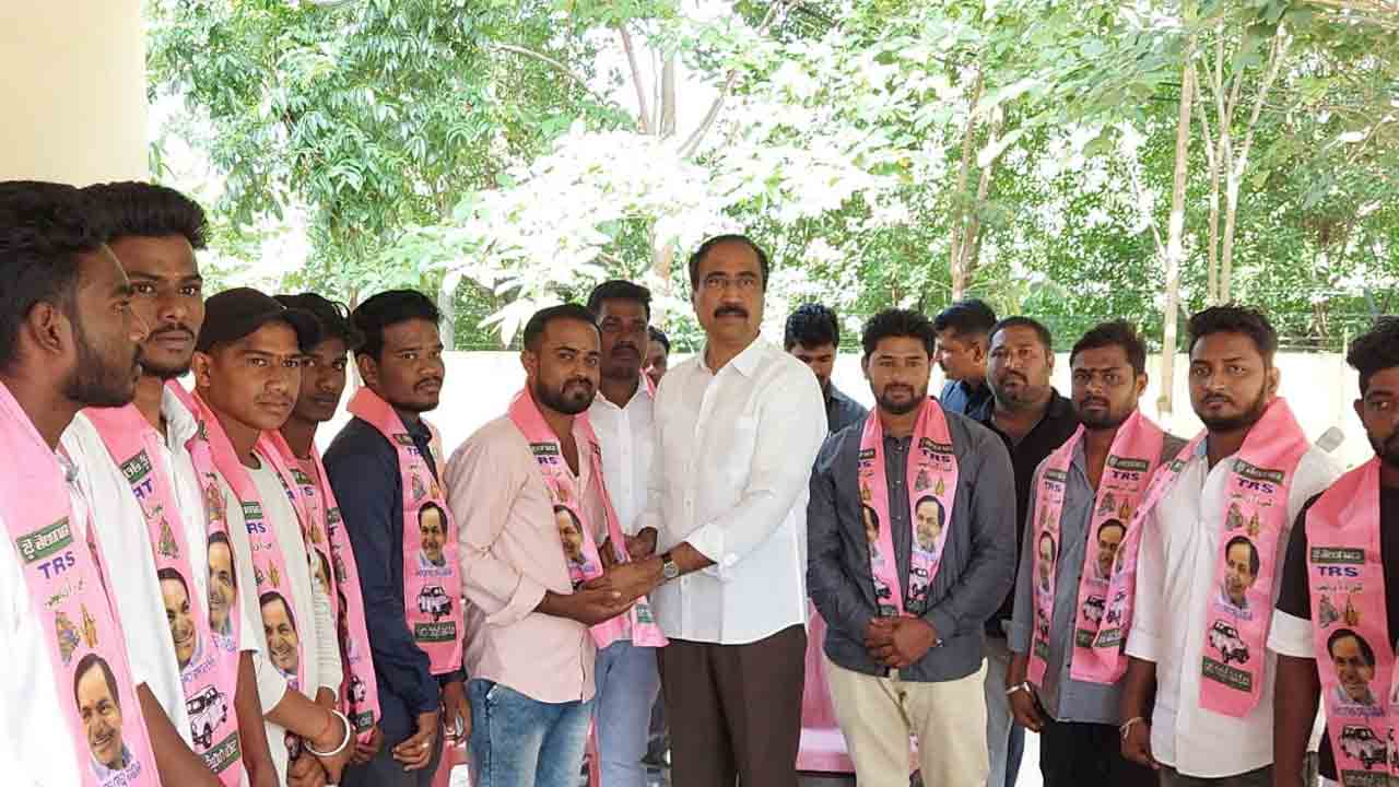 అభివృద్ధికి ఆకర్షితులయ్యే టీఆర్‌ఎస్‌లో చేరికలు : ఎమ్మెల్యే డా. సంజయ్‌