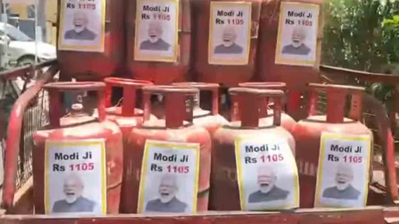 PM MODI PHOTOS | నిర్మ‌ల‌మ్మ అడిగిన వెంట‌నే ప్ర‌ధాని మోదీ ఫొటోలు ప్ర‌త్య‌క్షం.. కానీ, రేష‌న్‌షాప్‌ల ఎదుట కాదు!!