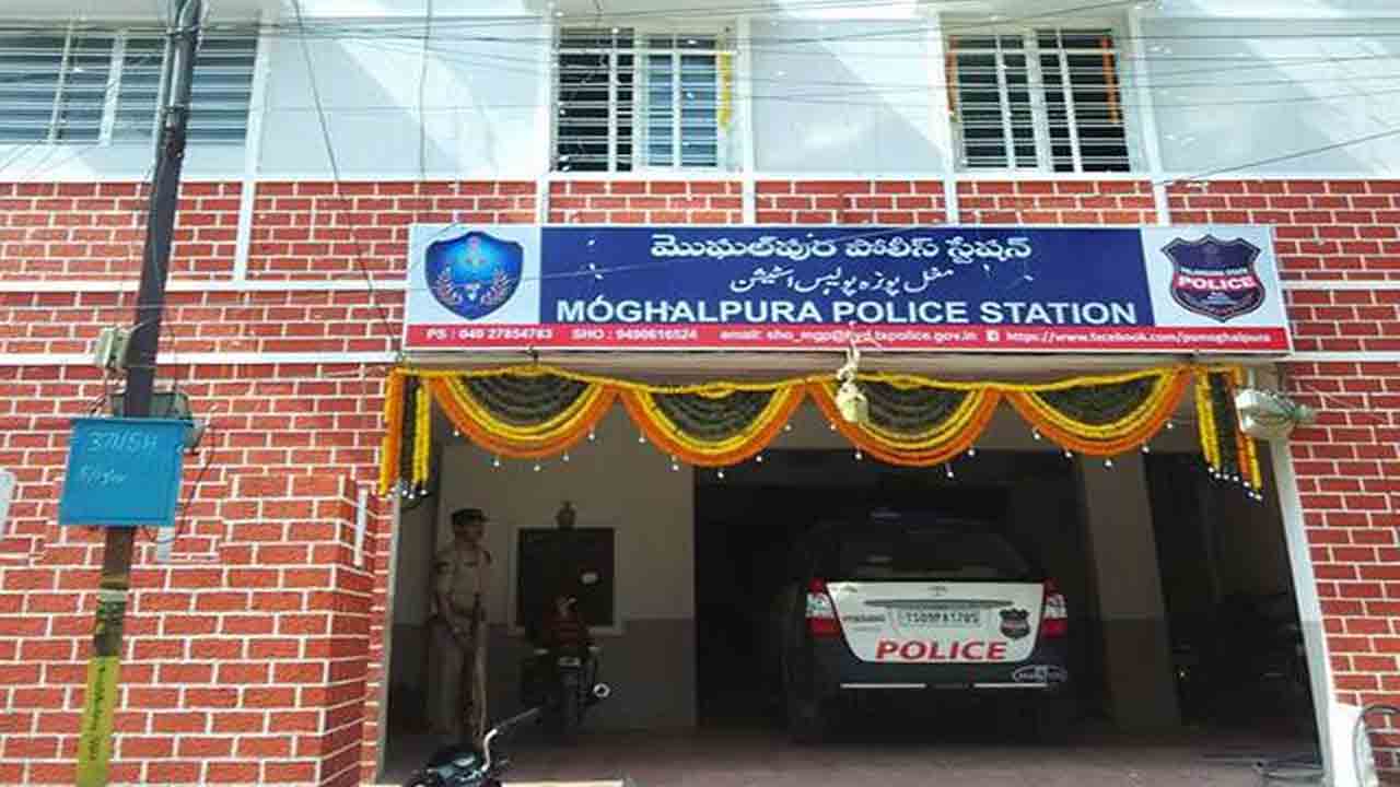 మొగల్‌పురాలో కూలిన పురాతన భవనం..