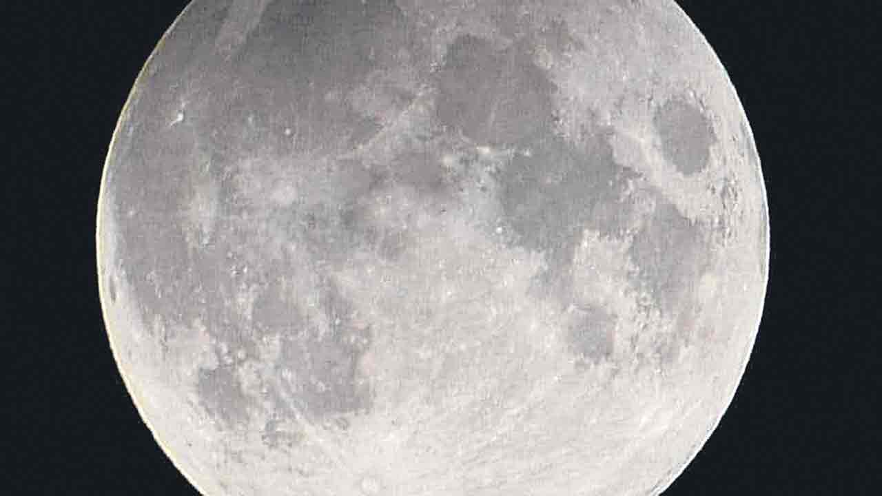 చంద్రునిపై కొత్త లోహం