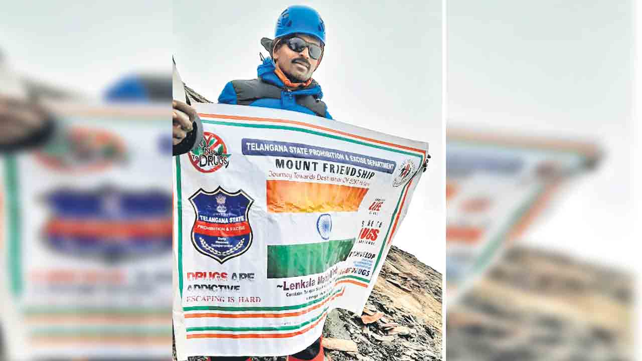 మౌంట్‌ ఫ్రెండ్‌షిప్‌ పర్వతం అధిరోహణ