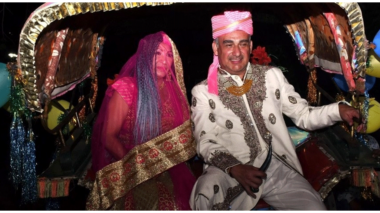 ఆగ్రాలో హిందూ సంప్ర‌దాయం ప్ర‌కారం ఒక్క‌టైన మెక్సిక‌న్ జంట‌