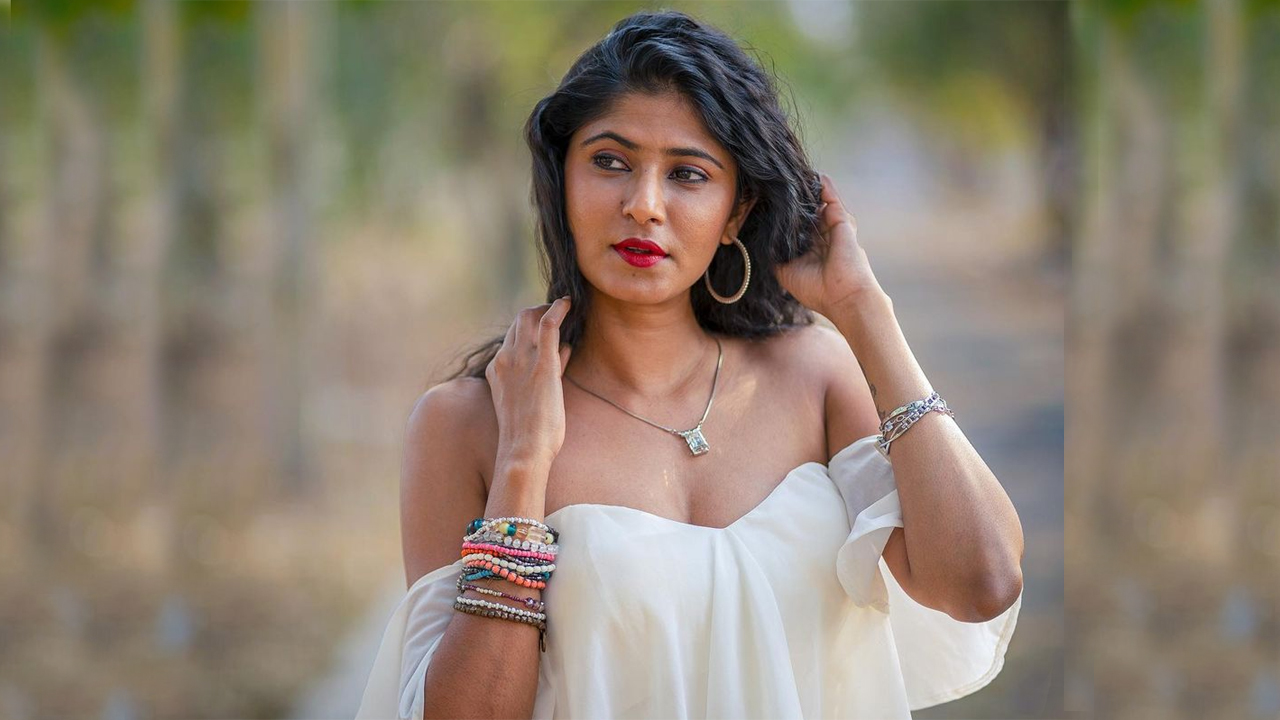 Bigg Boss Telugu Season 6 Contestant Neha Chowdary | బిగ్‌బాస్ 6 తెలుగు కంటెస్టెంట్ నేహా చౌద‌రి పిక్స్‌