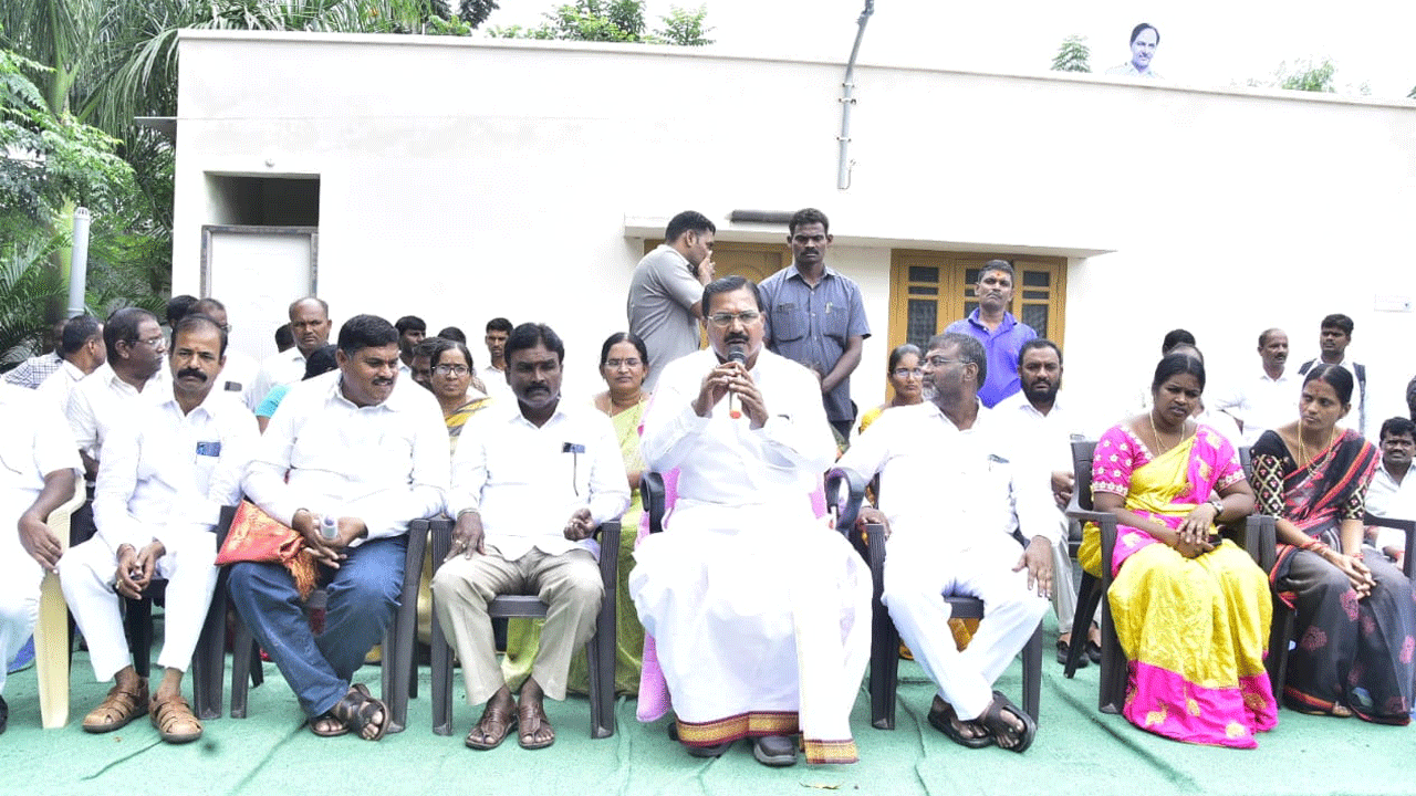 అభాగ్యులకు అండగా ఉండేందుకే ఆసరా పెన్షన్లు : మంత్రి నిరంజన్‌ రెడ్డి