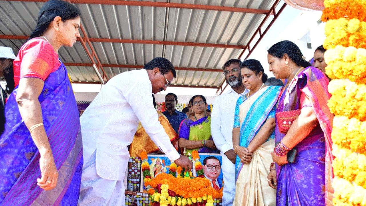 చదువుకు మించిన సాధనం లేదు..అందుకు అంబేద్కరే నిదర్శనం : మంత్రి నిరంజన్ రెడ్డి