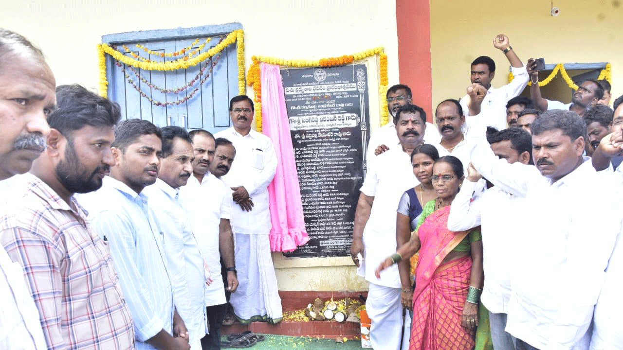 భూ నిర్వాసితులందరికి న్యాయం చేస్తాం : మంత్రి నిరంజన్ రెడ్డి