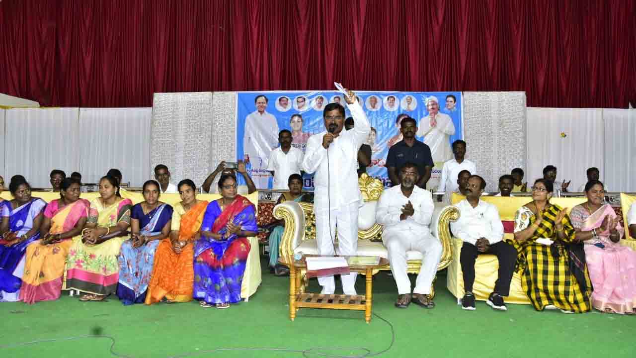 అహంకారంతో మాట్లాడితే చీల్చి చెండాడుతాం.. షర్మిలపై మంత్రి నిరంజన్ రెడ్డి ఫైర్