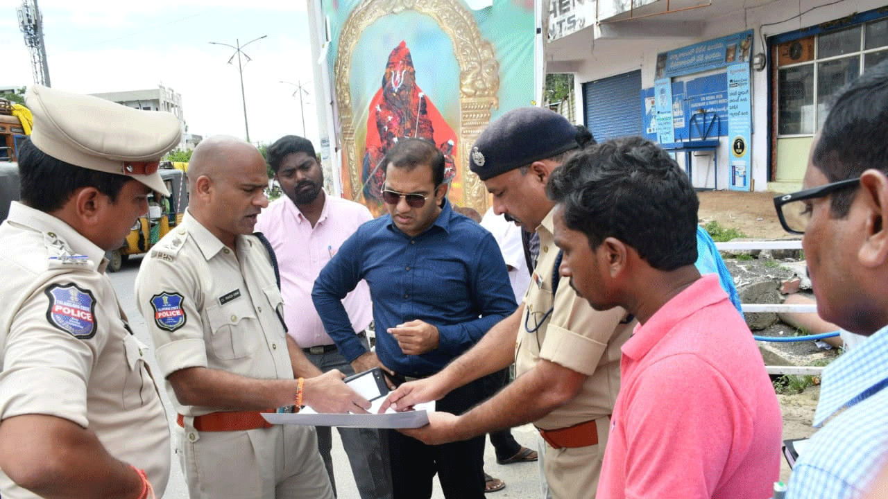 జాతీయ సమైక్య వేడుకలను విజయవంతం చేయాలి : కలెక్టర్ ఫారుఖీ