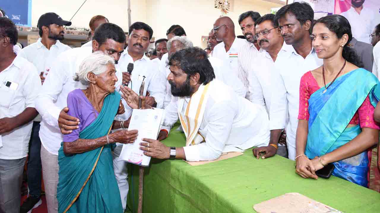 పింఛన్లతో పేదలకు ఆసరా