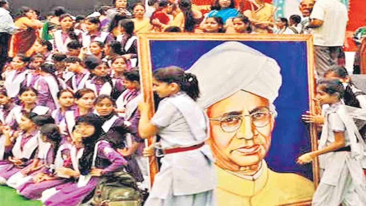 సమాజానికే గురువులుగా వర్ధిల్లెదరు గాక!