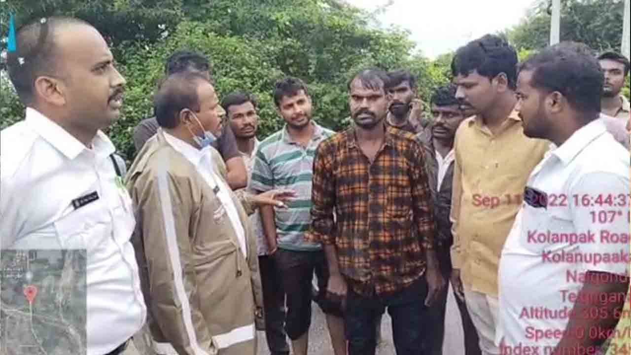 వ‌ర‌దలో కొట్టుకుపోతున్న యువ‌కుడిని కాపాడిన పోలీసులు.. వీడియో