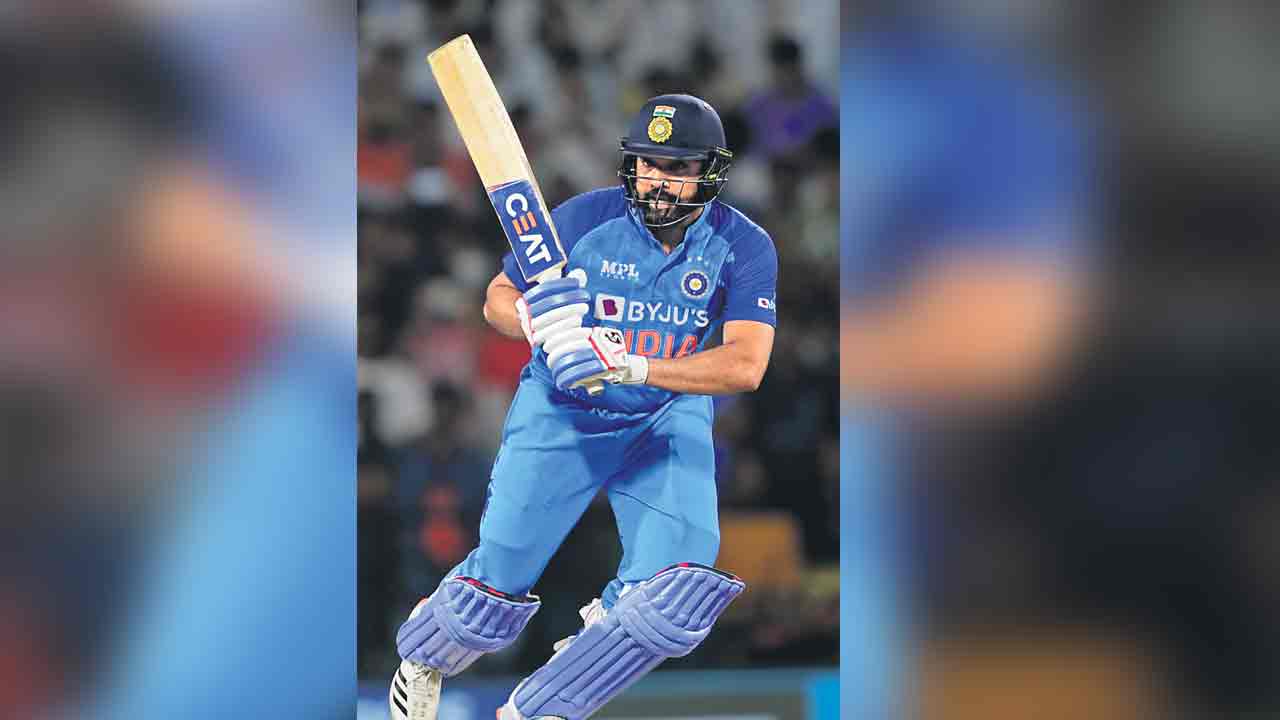 Rohit Sharma | వ‌న్డేల్లో 10 వేల ప‌రుగులు.. దిగ్గ‌జాల రికార్డు బ‌ద్ధలు కొట్టిన‌ రోహిత్