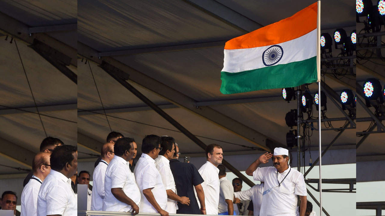 జాతీయ జెండాపై బీజేపీ, ఆరెస్సెస్‌ దాడి :రాహుల్‌