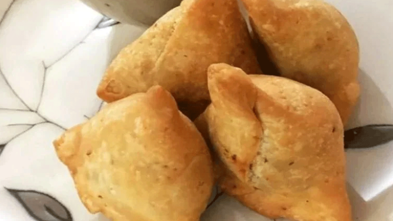 Viral News | స‌మోసా పార్సిల్‌తో ప్లేట్‌, స్పూన్ ఇవ్వ‌లేద‌ని సీఎం హెల్ప్‌లైన్‌కు ఫోన్‌!!