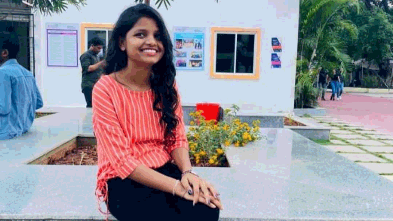 సిరిసిల్ల జిల్లాలో విషాదం.. తేలు కాటుకు యువతి మృతి