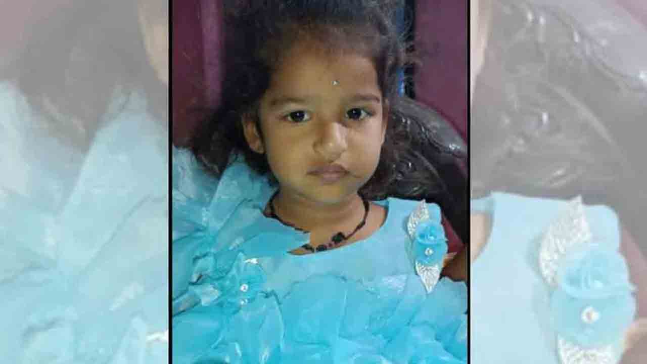 కూల్ డ్రింక్ అనుకొని పురుగుల మందు తాగిన చిన్నారి మృతి