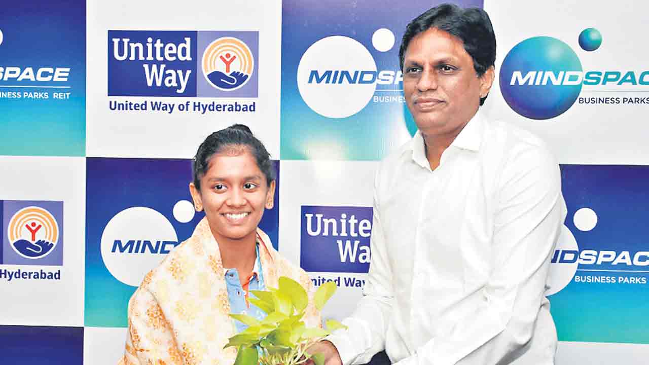 ప్లేయర్లకు మైండ్‌స్పేస్‌ స్పోర్ట్స్‌ ఫెలోషిప్‌