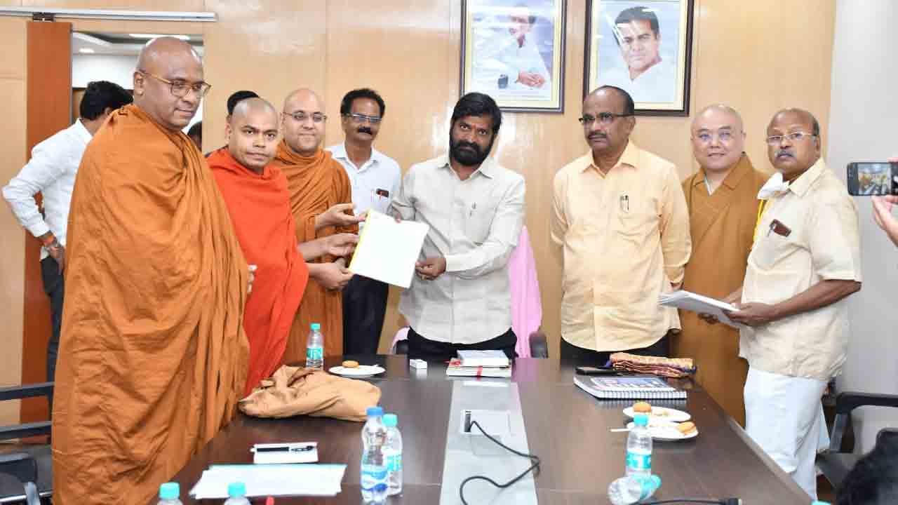 బౌద్ధ వార‌స‌త్వ కేంద్రాల‌ను అభివృద్ధి చేస్తున్నాం : మంత్రి శ్రీనివాస్ గౌడ్