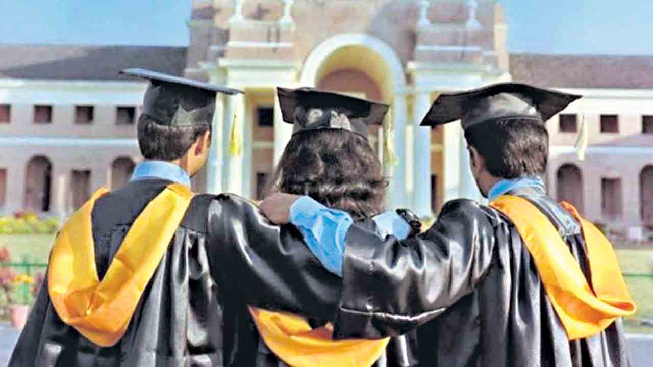 విదేశీ డిగ్రీతో మెరుగైన ఉద్యోగం!