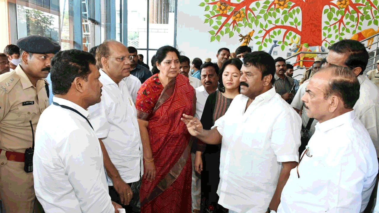 Hyderabad | బంజారా భవన్‌ను పరిశీలించిన మంత్రులు