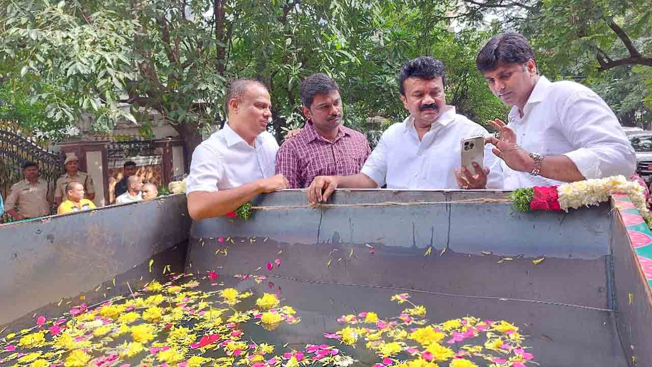 ఎకో ప్రెండ్లీ గణేష్ నిమజ్జనం వాహనాలను ప్రారంభించిన మంత్రి తలసాని