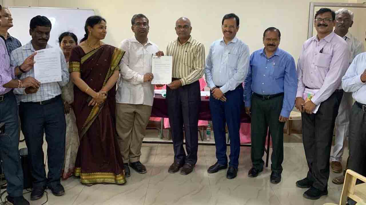 టీఎస్ ఆర్టీసీ ఉద్యోగుల‌పై ఎండీ స‌జ్జ‌నార్ ప్ర‌శంస‌లు