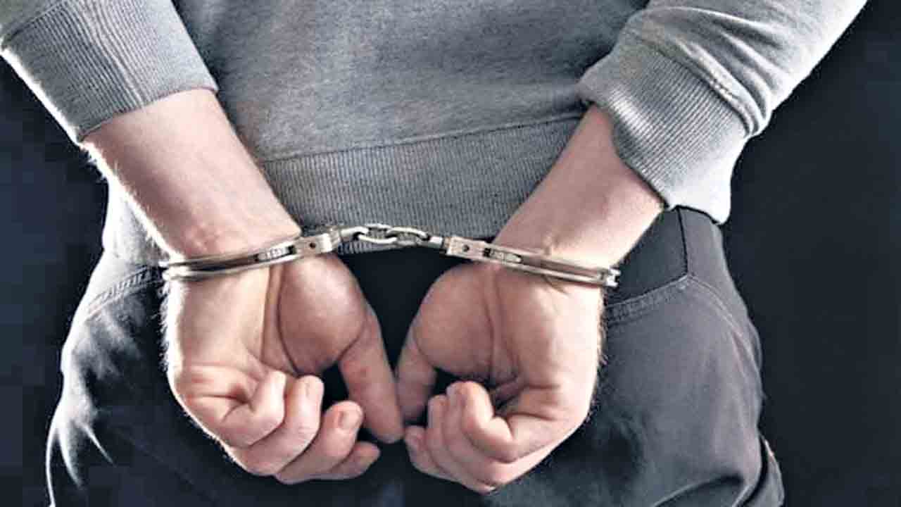 ఐఏఎస్‌ సంతకం ఫోర్జరీ.. యూపీ బీజేపీ నేత అరెస్టు